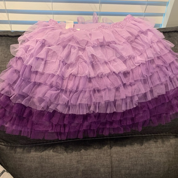 Girls gently used tutu style skirt - Picture 2 of 3